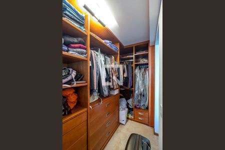 Casa à venda com 320m², 3 quartos e 4 vagasQuarto 2 - Closet