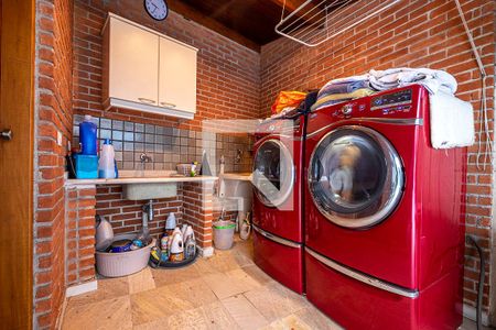 Casa à venda com 320m², 3 quartos e 4 vagasQuintal - Lavanderia