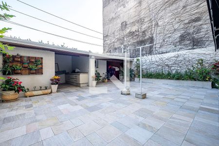 Casa à venda com 320m², 3 quartos e 4 vagasQuintal