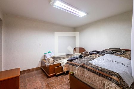 Casa à venda com 320m², 3 quartos e 4 vagasQuarto dos fundos 2