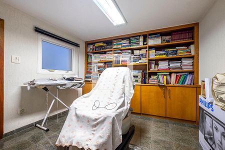 Casa à venda com 320m², 3 quartos e 4 vagasQuarto dos fundos 1