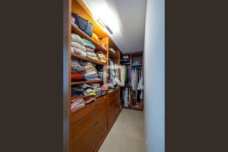 Suíte - Closet de casa à venda com 3 quartos, 320m² em Vila Madalena, São Paulo
