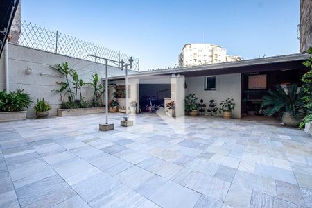 Casa à venda com 320m², 3 quartos e 4 vagasQuintal