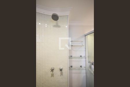 Apartamento à venda com 198m², 4 quartos e 3 vagasChuveiro do banheiro da suíte 3