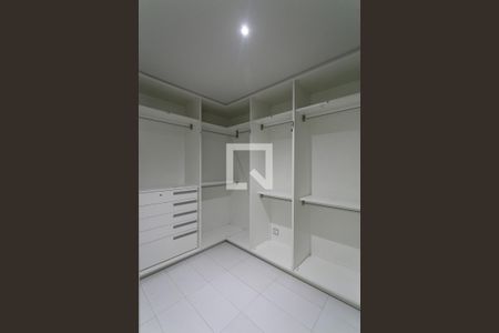Casa à venda com 350m², 3 quartos e 2 vagasCloset da Suíte