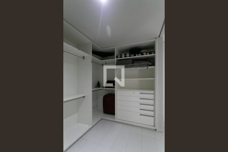Casa à venda com 350m², 3 quartos e 2 vagasCloset da Suíte
