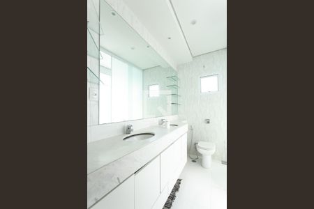 Casa à venda com 350m², 3 quartos e 2 vagasBanheiro da Suíte