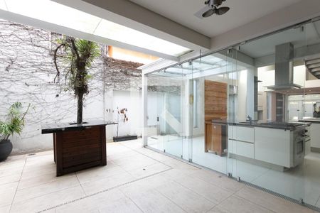 Casa à venda com 350m², 3 quartos e 2 vagasQuintal