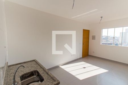 Sala e Cozinha de casa de condomínio à venda com 2 quartos, 42m² em Vila Isolina Mazzei, São Paulo