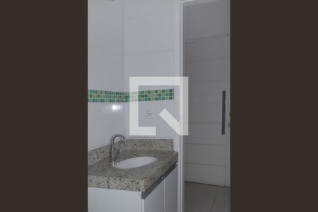 Banheiro de casa de condomínio para alugar com 1 quarto, 36m² em Parada Inglesa, São Paulo