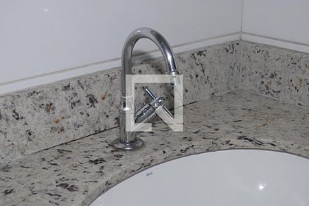 Casa de condomínio para alugar com 36m², 1 quarto e sem vagaDetalhe banheiro