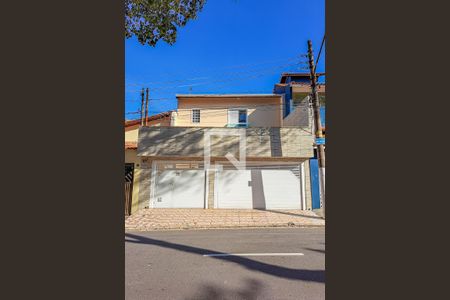 Casa à venda com 143m², 3 quartos e 3 vagas Casa à venda com 143m², 3 quartos e 3 vagasFachada