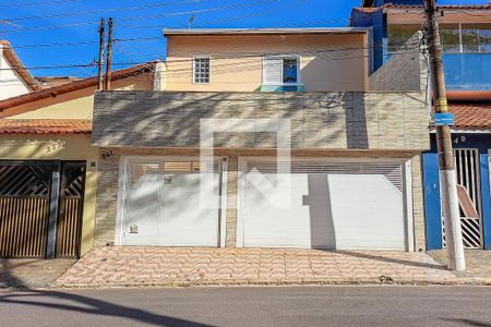Casa à venda com 143m², 3 quartos e 3 vagas Casa à venda com 143m², 3 quartos e 3 vagasFachada