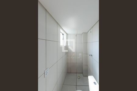 Banheiro de kitnet/studio para alugar com 1 quarto, 27m² em Vila Cleonice, São Paulo