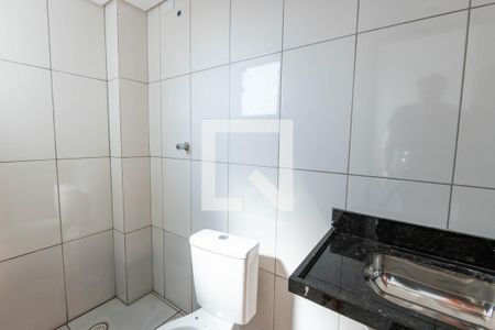 Banheiro de kitnet/studio à venda com 1 quarto, 27m² em Vila Cleonice, São Paulo