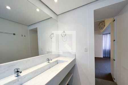 Apartamento à venda com 198m², 3 quartos e 3 vagasBanheiro da Suíte 1