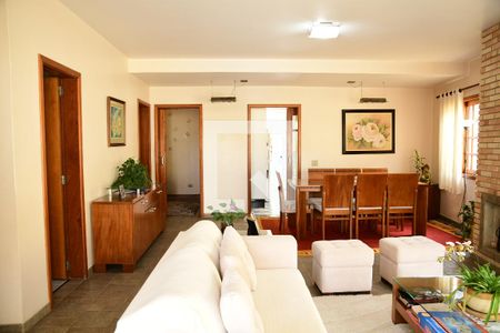 Casa de condomínio para alugar com 380m², 4 quartos e 4 vagasSala