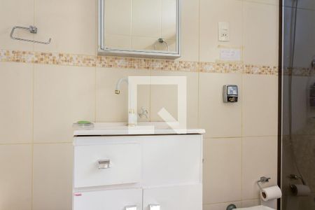 Banheiro Social de apartamento para alugar com 2 quartos, 70m² em Centro, Guarujá