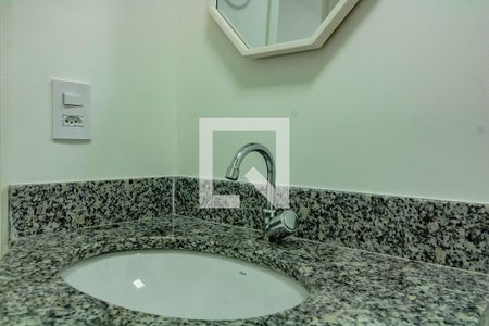 banheiro  de kitnet/studio para alugar com 1 quarto, 27m² em Vila da Saúde, São Paulo