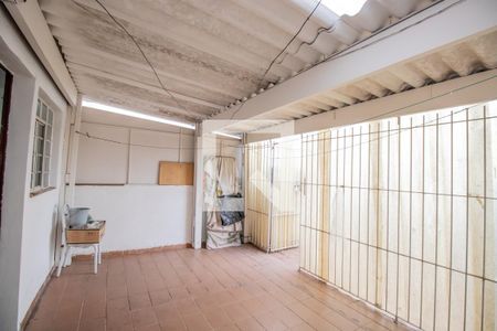 Casa à venda com 250m², 2 quartos e sem vagaQuintal e Área de Serviço