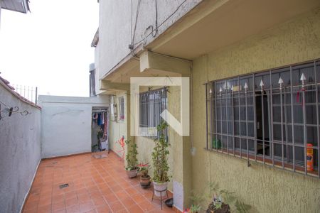 Casa à venda com 250m², 2 quartos e sem vagaQuintal - Fundos