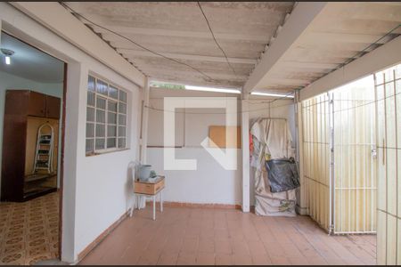 Casa à venda com 250m², 2 quartos e sem vagaQuintal e Área de Serviço