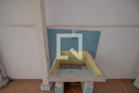 Casa à venda com 250m², 2 quartos e sem vagaQuintal e Área de Serviço