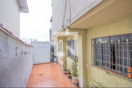 Casa à venda com 250m², 2 quartos e sem vagaQuintal - Fundos