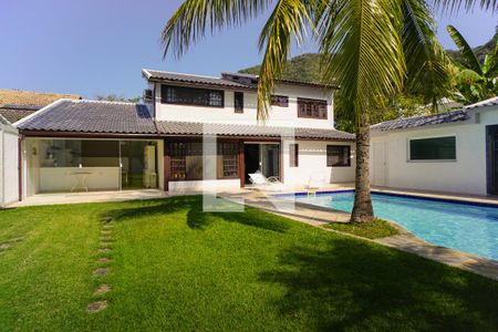 Casa à venda com 264m², 3 quartos e 3 vagasÁrea Externa