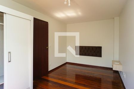 Casa à venda com 264m², 3 quartos e 3 vagasQuarto 2