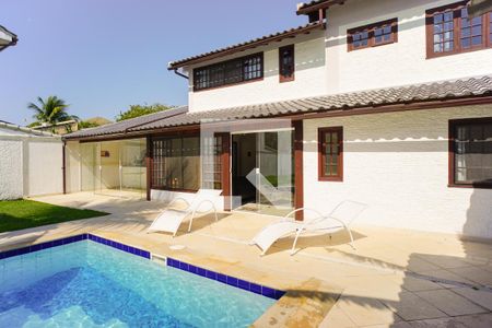 Casa à venda com 264m², 3 quartos e 3 vagasÁrea Externa