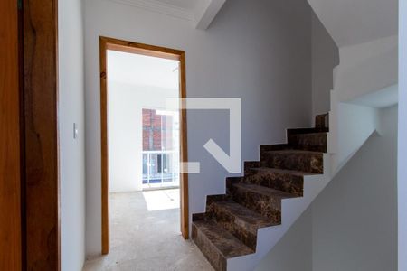Casa para alugar com 120m², 2 quartos e 2 vagas Casa para alugar com 120m², 2 quartos e 2 vagasEscada