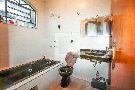 Casa à venda com 180m², 3 quartos e 3 vagas Casa à venda com 180m², 3 quartos e 3 vagasBanheiro da Suíte 2