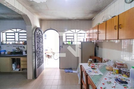 Casa à venda com 180m², 3 quartos e 3 vagas Casa à venda com 180m², 3 quartos e 3 vagasCozinha