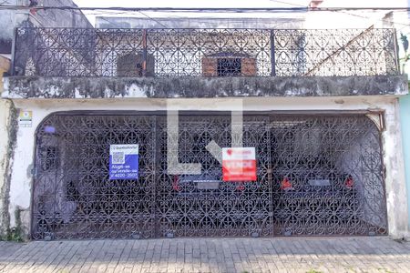 Casa à venda com 180m², 3 quartos e 3 vagas Casa à venda com 180m², 3 quartos e 3 vagasFachada