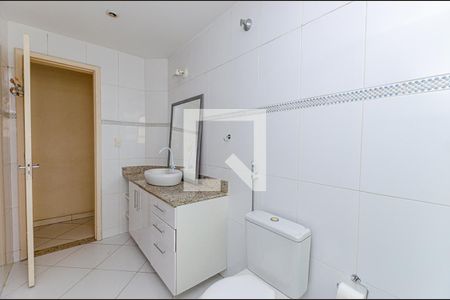 Apartamento à venda com 110m², 2 quartos e sem vaga Apartamento à venda com 110m², 2 quartos e sem vagaBanheiro