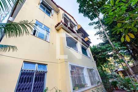 Apartamento à venda com 110m², 2 quartos e sem vaga Apartamento à venda com 110m², 2 quartos e sem vagaFachada