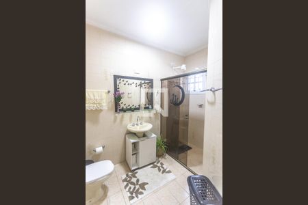 Casa à venda com 237m², 4 quartos e 3 vagasBanheiro social