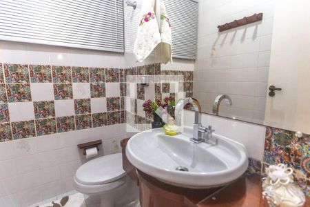 Casa à venda com 237m², 4 quartos e 3 vagasLavabo