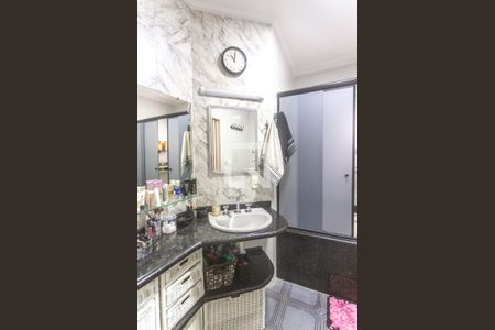 Casa à venda com 237m², 4 quartos e 3 vagasBanheiro suíte 1