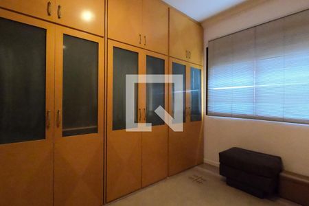 Apartamento à venda com 175m², 3 quartos e 4 vagasCloset