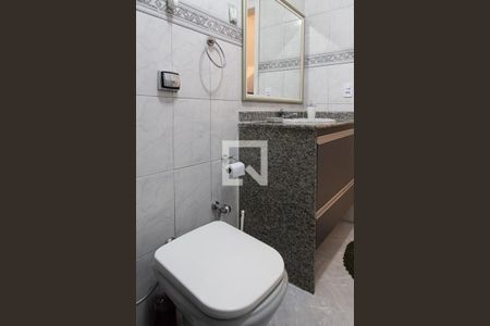 Casa de condomínio à venda com 240m², 4 quartos e 2 vagasBanheiro social 
