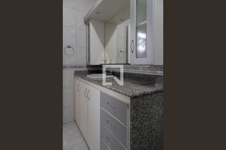 Casa de condomínio à venda com 240m², 4 quartos e 2 vagasBanheiro da suíte 1