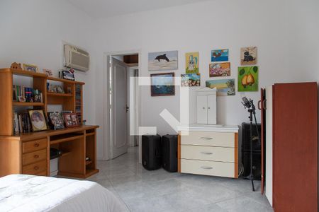 Casa de condomínio à venda com 240m², 4 quartos e 2 vagasSuíte 1
