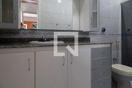 Casa de condomínio à venda com 240m², 4 quartos e 2 vagasBanheiro da suíte 1