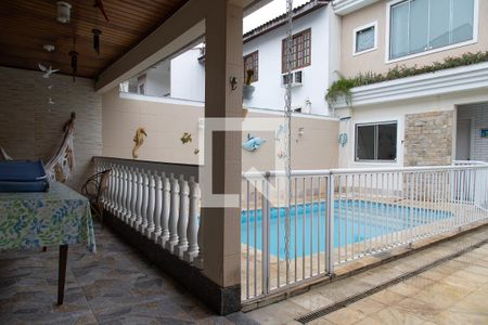 Casa de condomínio à venda com 240m², 4 quartos e 2 vagasPiscina 