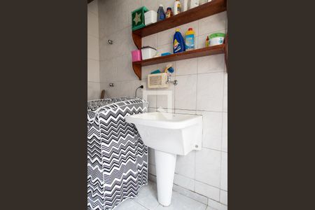 Casa de condomínio à venda com 240m², 4 quartos e 2 vagasLavanderia 