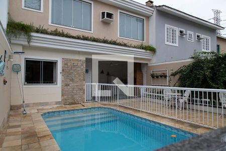 Casa de condomínio à venda com 240m², 4 quartos e 2 vagasPiscina 