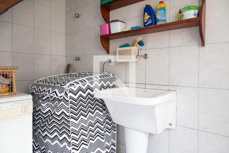 Casa de condomínio à venda com 240m², 4 quartos e 2 vagasLavanderia 
