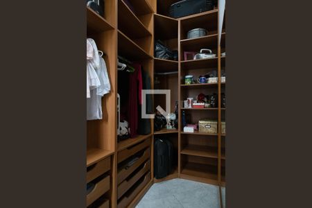 Casa de condomínio à venda com 240m², 4 quartos e 2 vagasCloset da suíte 1